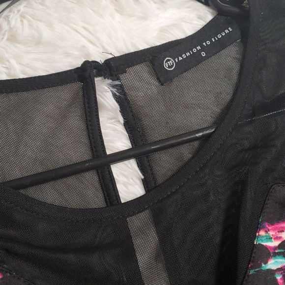 Dress - Picture 5 of 7